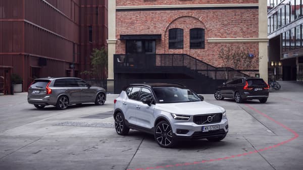 VOLVO XC90 sumuvalojen pidike 8693010
