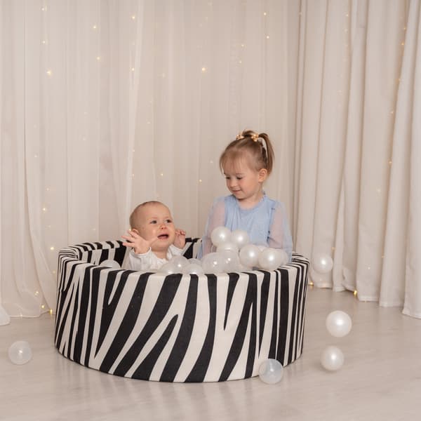 Boldbassin til børn, zebra-mønster, 200 bolde – Bees & Blooms