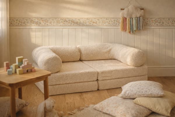 HoneyHug modulär barnsoffa – Teddyfärgad – Bees & Blooms
