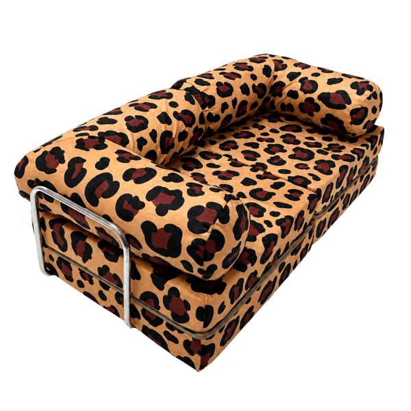 HoneyHug modulär barnsoffa – Leopardmönstrad – Bees & Blooms