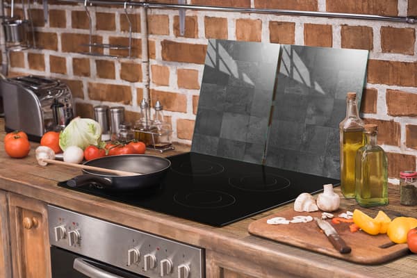 GLASSKYDDSPLÅT FÖR SPIS 70x52 GRÅ