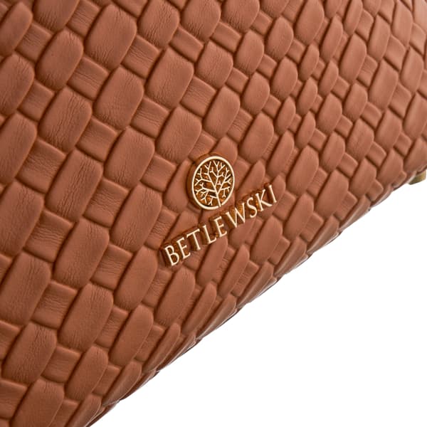 BTJ-25 COGNAC MILEY Vävd texturerad väska