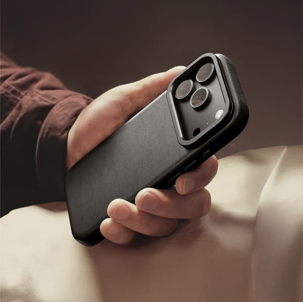 Glamour iPhone 17 Pro cover med stativ - Sort