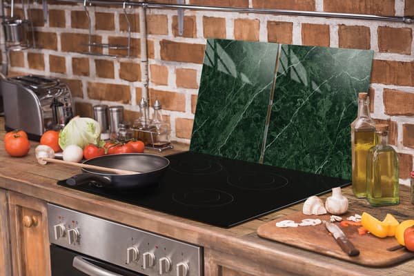 GLASSKYDDSPLÅT FÖR SPIS 90x52 MARMOR