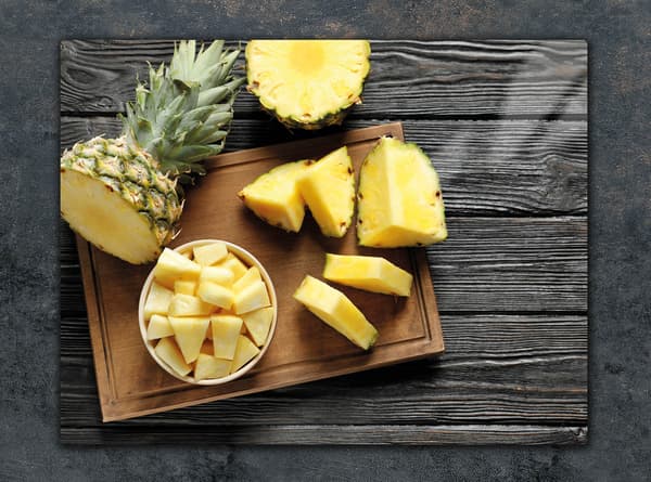 SKÄRBRÄDA I GLAS 52x40 ANANAS