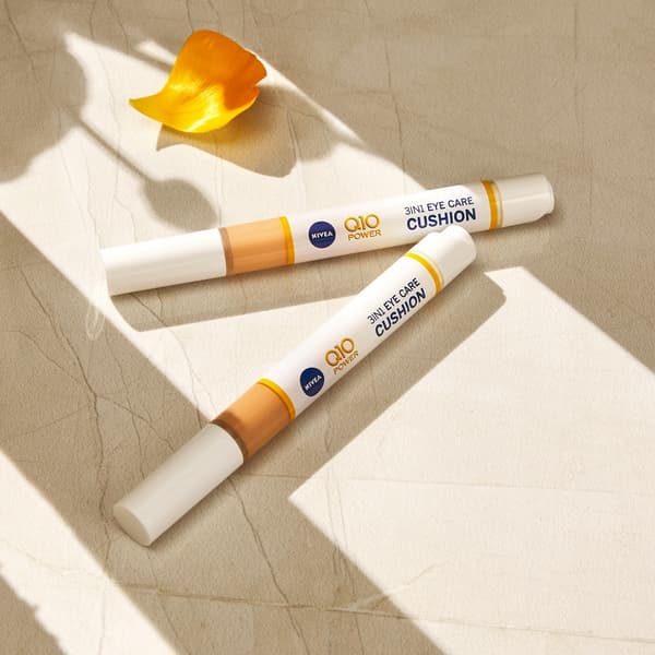 Nivea Cellular 3in1 korjaava silmänympärysvoide, sävy 03, 4 ml