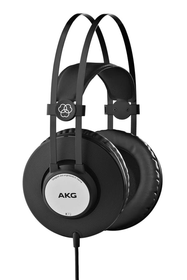AKG K72 - Studiestängda hörlurar, på öronen