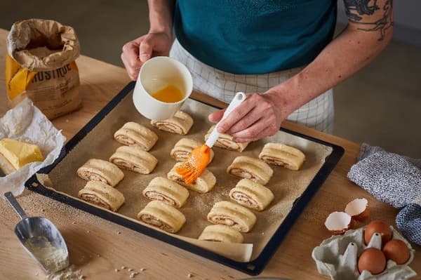 FISKARS FUNCTIONAL FORM Silikone køkkenbørste til stegepander, olie, kager