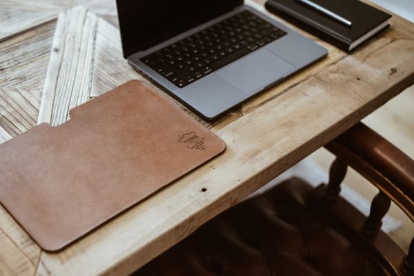 Vaaleanruskea käsintehty MacBook Case 13"