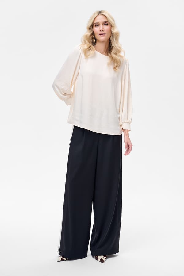 Damebluse Flora Creamy 46