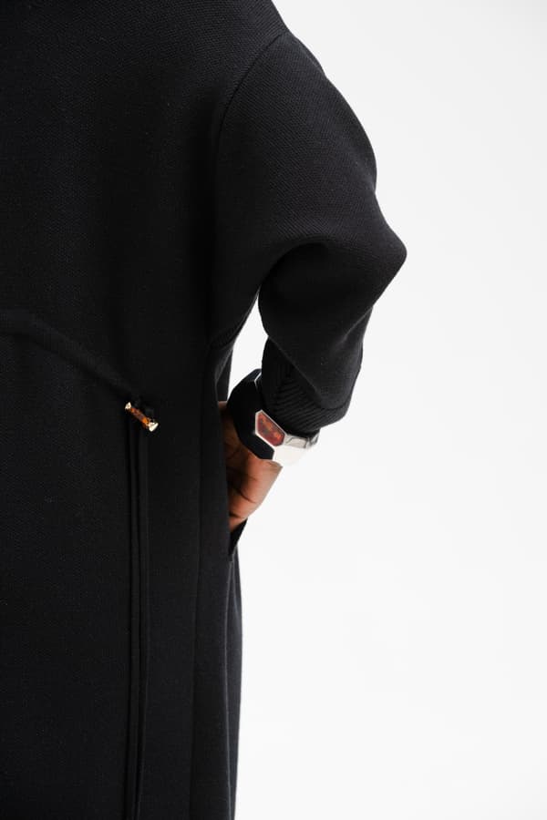 Huggo Sort Plus Size Damefrakke