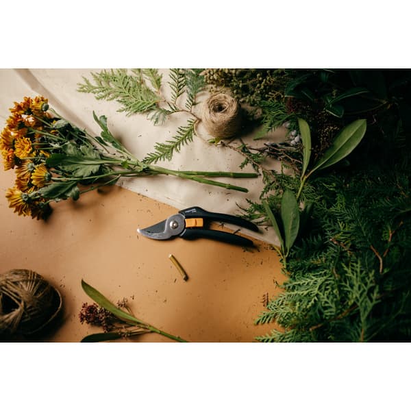 FISKARS SOLID P121 Puutarhaleikkurit - yhden käden 25 cm