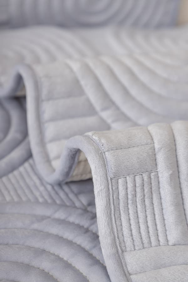 Sofaovertræk 90x210 cm, let grå, reliefmønster