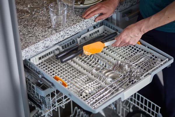 FISKARS FUNCTIONAL FORM Silikone spatel til kagecreme dejspatel