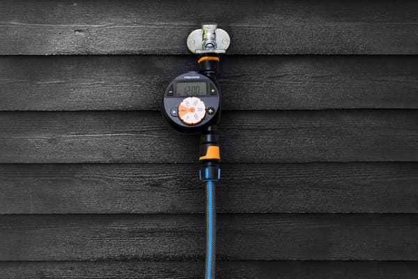 FISKARS batteridriven bevattningsprogrammeringsenhet - LCD-skärm