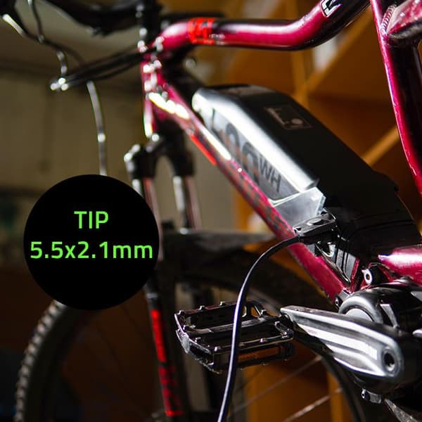 Qoltec oplader til elcykelbatterier 36V | 42V | 2A | 5,5*2,1