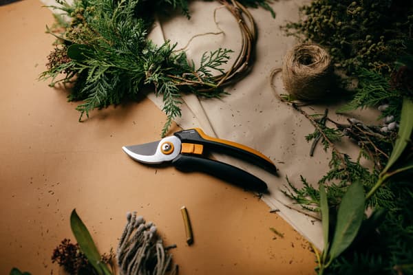 FISKARS SOLID Puutarhaleikkurit tuoreille versoille, terävät P341