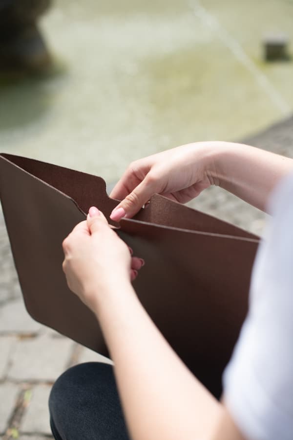 Sort håndlavet MacBook-etui i læder 16"