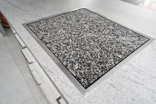 GLASSKYDDSPLÅT FÖR SPIS 70x52 GRANIT