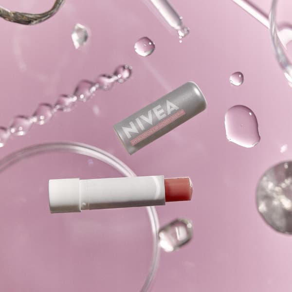 Nivea Hyaluron Lip Moisture Plus rosefugtigmakende læbebalsam 5,2 g