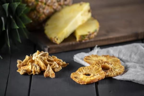 Tropicks Kuivattu ananas 100 g