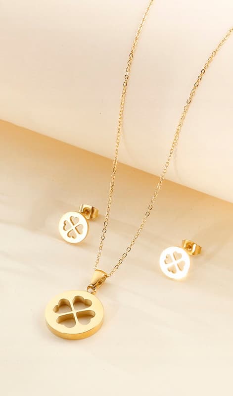 SET: COLLAR y PENDIENTES Oro 18k Acero