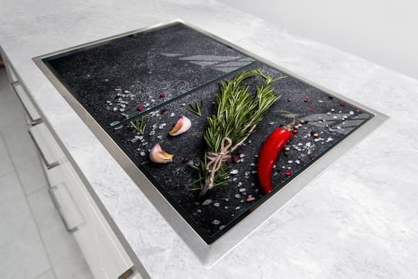 GLASBESKYTTELSESPLADE TIL KOMFUR 85x52 SKIFER