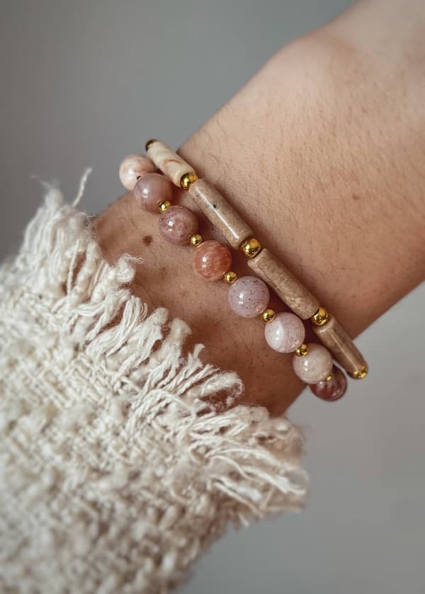 Elastiskt armband av jaspis