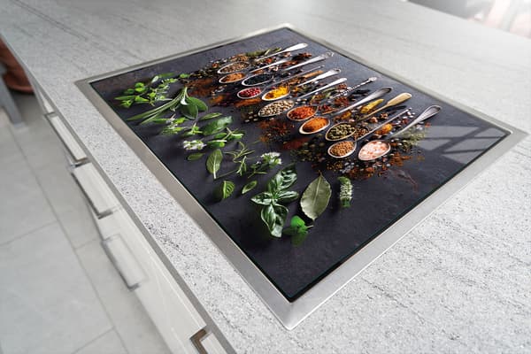 GLAS SKÆREBRÆT 52x30 KRYDDERIER