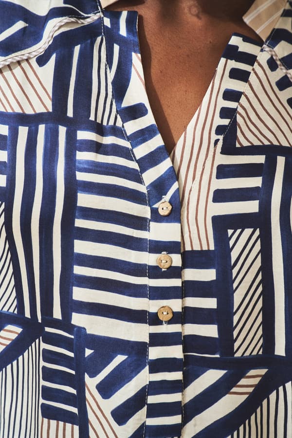 Damebluse i blød marineblå 36/38
