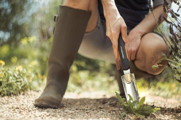 Fiskars XACT ukrudtsophugger til løvetænder