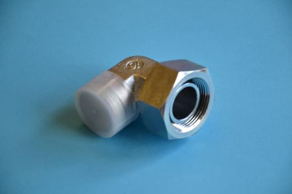 AB-kulmaliitin 90° M16x1.5 10L