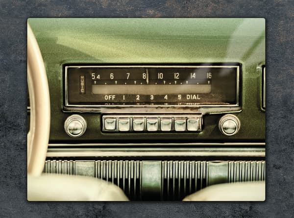 GLAS SKÄRBRÄDA 52x40 RADIO