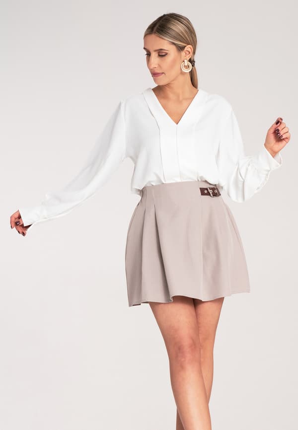 Kort elegant kjole i beige størrelse S/M