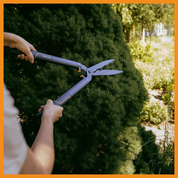FISKARS SINGLESTEEP HS22 Trädgårdssax för häckklippning och buskar