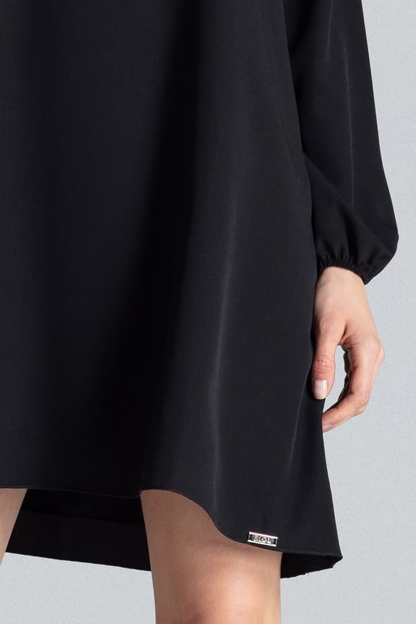 Svart oversized klänning med V-ringning storlek S/M