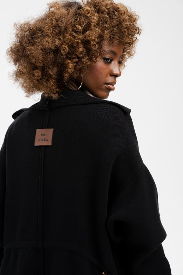 Huggo Sort Plus Size Damefrakke