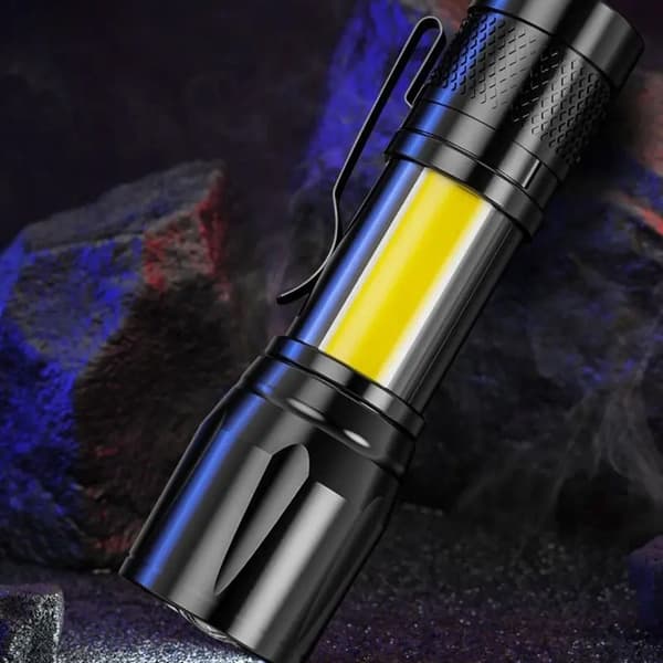 Ladattava LED-taskulamppu + kotelo