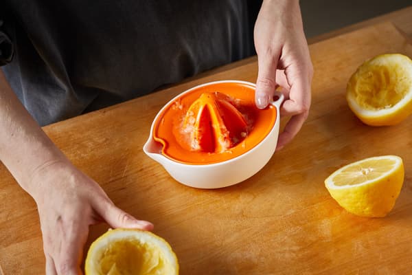 FISKARS FUNCTIONAL FORM Manuel citruspresser til citroner