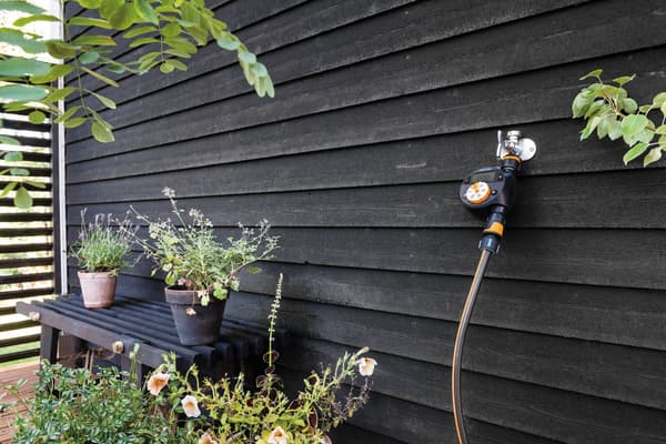 FISKARS batteridriven bevattningsprogrammeringsenhet - LCD-skärm