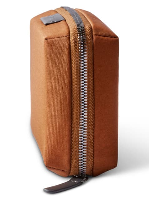Bellroy Tech Kit Compact - mobiililisävarusteiden järjestäjä (pronssi)