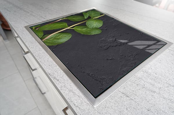 SKYDDSPLÅT FÖR SPIS I GLAS 70x52 MINT