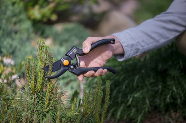Fiskars P90 professionel håndtrædgårdssakses til tykke grene 23 cm