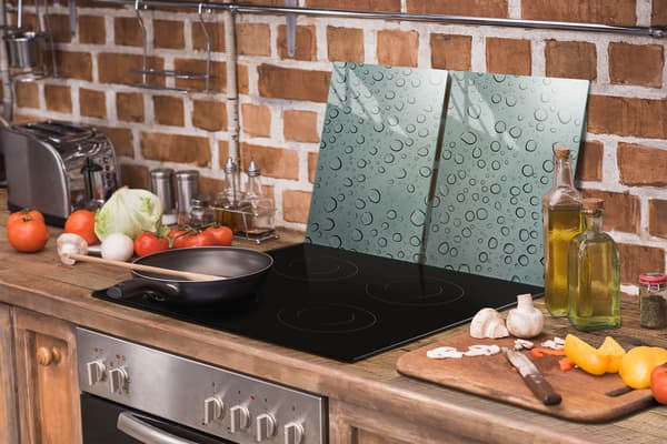 GLASBESKYTTELSESPLADE TIL KOMFUR 70x52 DROPS