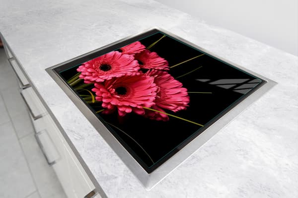 GLASBESKYTTELSESPLADE TIL KOMFUR 50x52 GERBERA