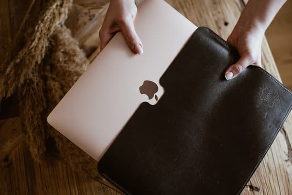 Sort håndlavet MacBook 13" hydrofobisk etui