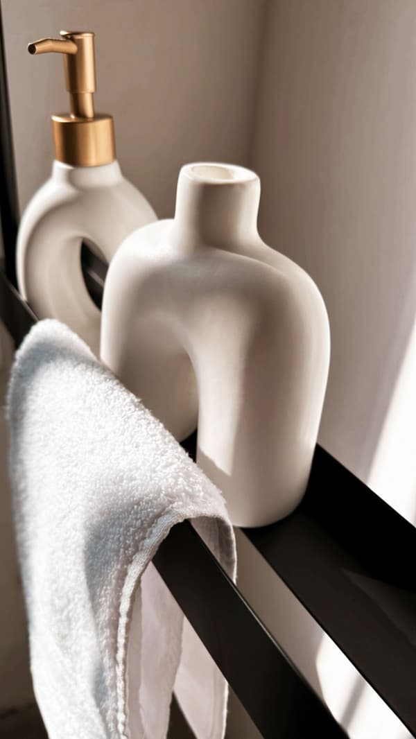 BADEVÆRELSESHYLDE SF02-600-B SORT SKU REA-06010