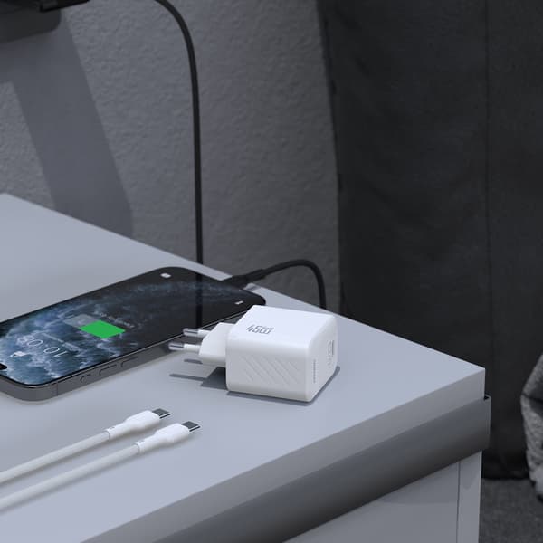 GaN vægoplader med USB-C kabel 45W - Sort