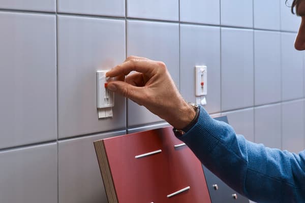 TESA justerbar selvhæftende spik 4 kg 2-pack