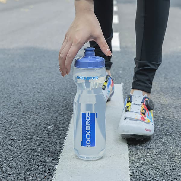 Polkupyörän pullo 750 ml - läpinäkyvä sininen